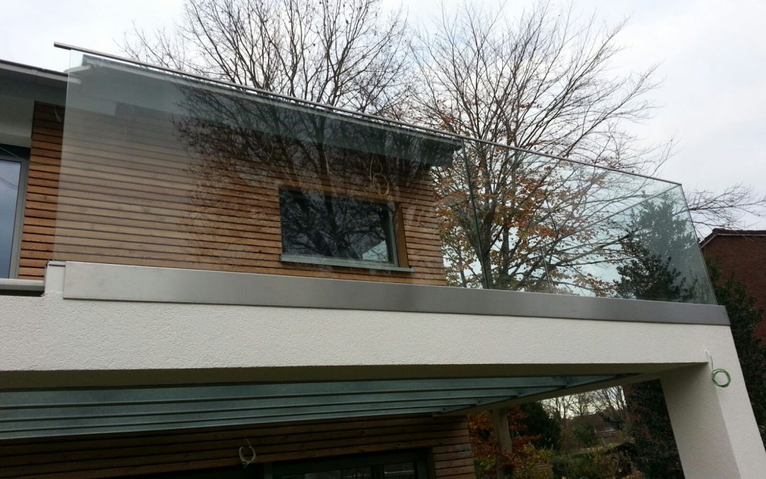 Balkongeländer Glas